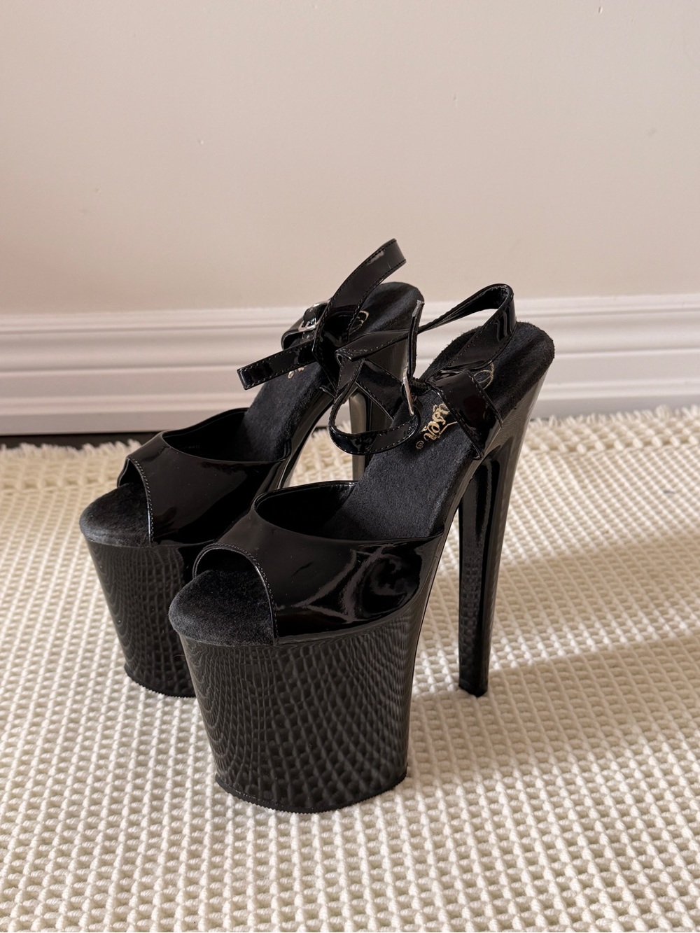 Pleaser Black Patent Xtreme 809 *Unworn*